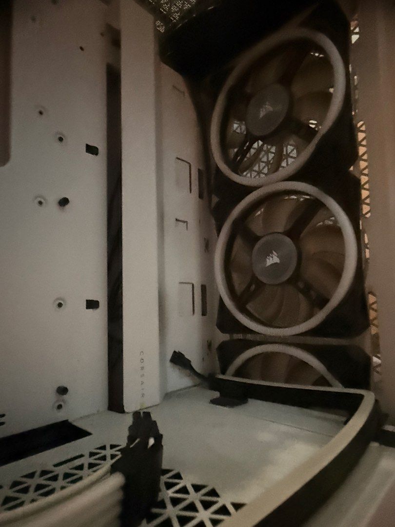 Corsair 4000D Airflow White PC Case comes with accessories441327545200814082