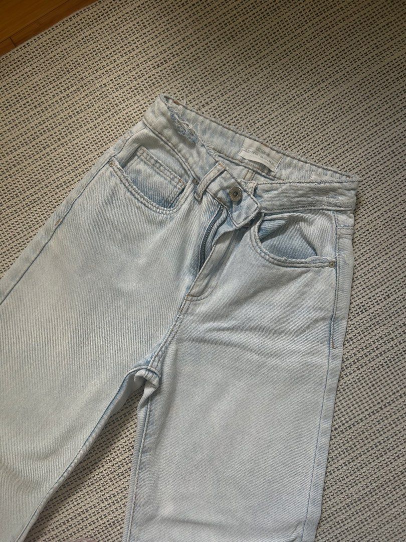 Cotton On Wide Leg Jeans (Category: Jeans) located in Binan City. Submitted by vi422 (Listing ID 1435193270, Image 1). Description: Cotton on Wide leg jeans light blue wash size (on tag): 6 AU, 2 US, 34 EU, 36 BR L: 38.5 in W: 25 in.