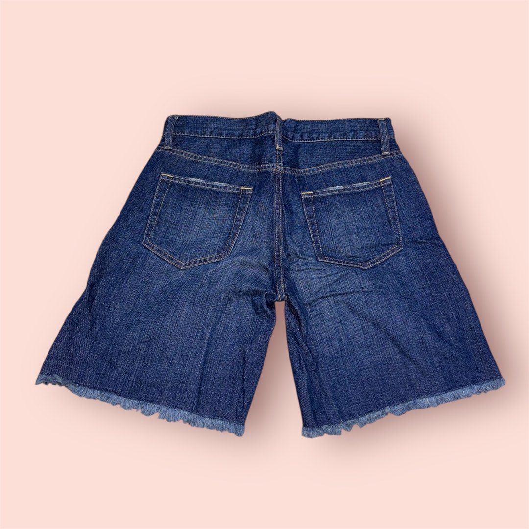 Denim Shorts (Category: Shorts) located in Rosario. Submitted by preloveditems2002 (Listing ID 1435230471, Image 2). Description: - Classic denim shorts - Medium wash - Frayed hem - Standard five-pocket design - Regular fit - Versatile for casual outfits - size 23 (58.5cm).