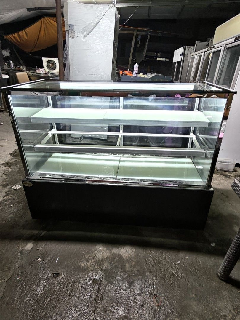 Display Showcase ONLY (NOT CHILLER) (Category: Other Kitchen Appliances) located in Paranaque City. Submitted by cooltree_7b705d (Listing ID 1435195919, Image 1). Description: rush sale display showcase only.