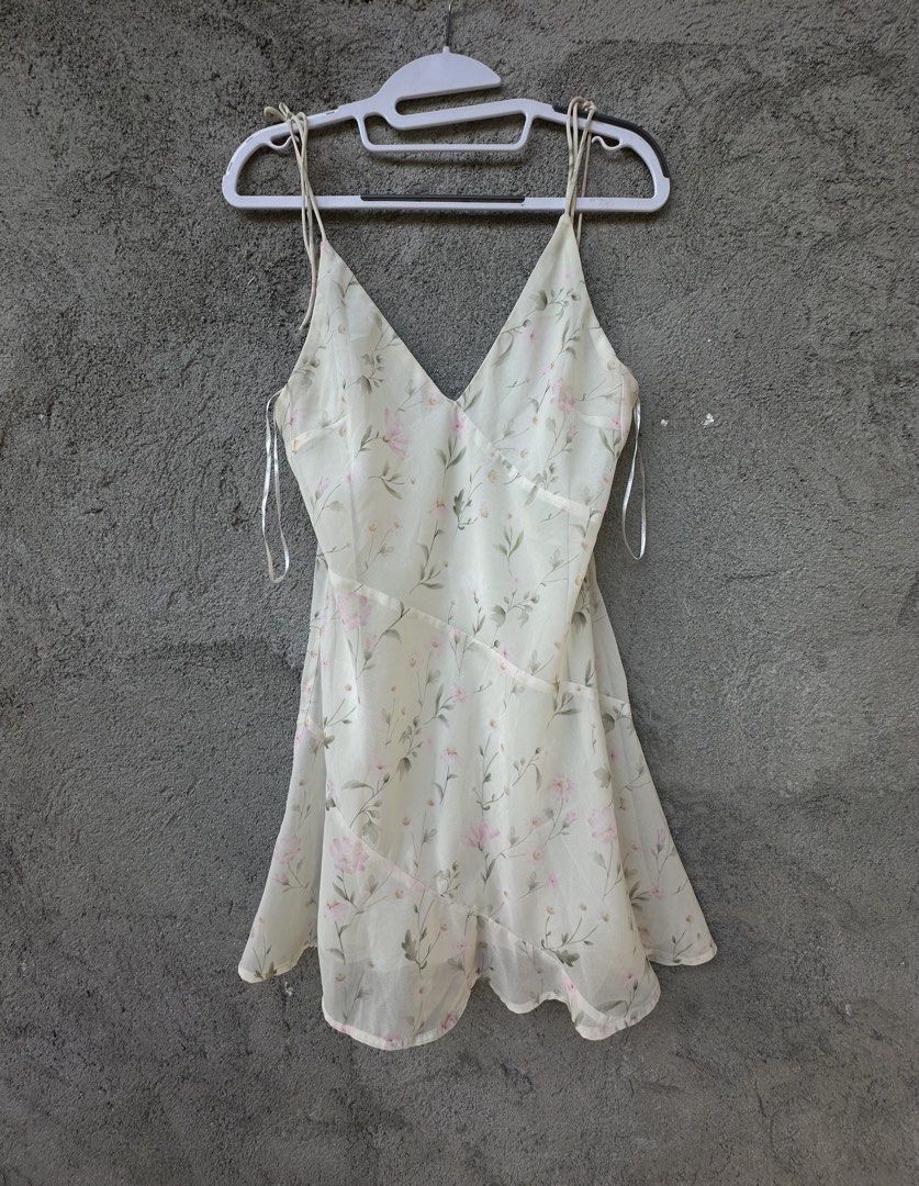 Divided H&M Floral Mini Dress (Category: Dresses) located in Guimba. Submitted by jasy_ (Listing ID 1435171060, Image 2). Description: Mini dress features a delicate floral print with a V-neckline and spaghetti straps. It has a flowing, layered skirt. The tag indicates the brand is H&M. The dress has a lining. Super cute in actual Jnt Gcash.