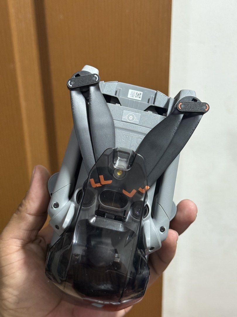 Dji Mini 5 Pro aircraft and 1 battery (Category: Drones) located in Quezon City. Submitted by danielmunoz (Listing ID 1435268711, Image 3). Description: .