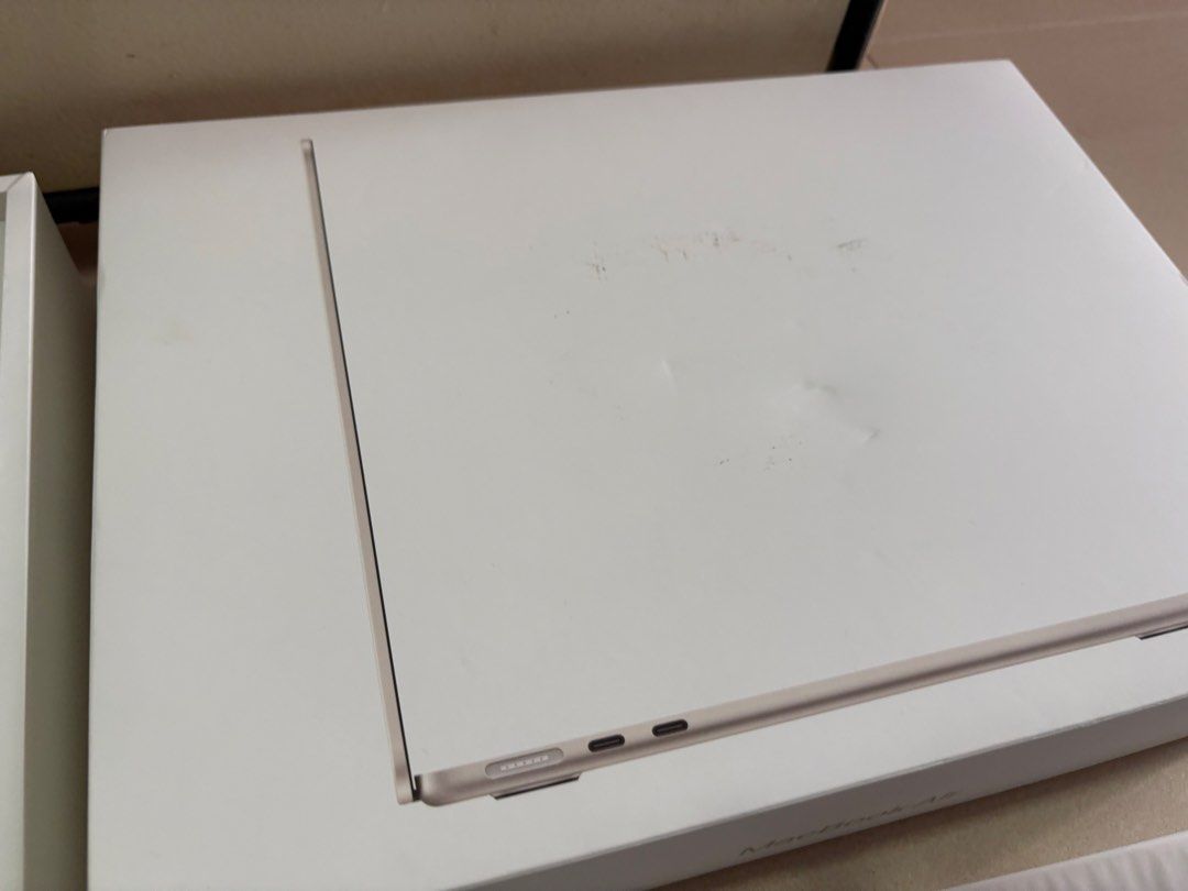 Empty box Apple MacBook Air - Unused440934958451937280