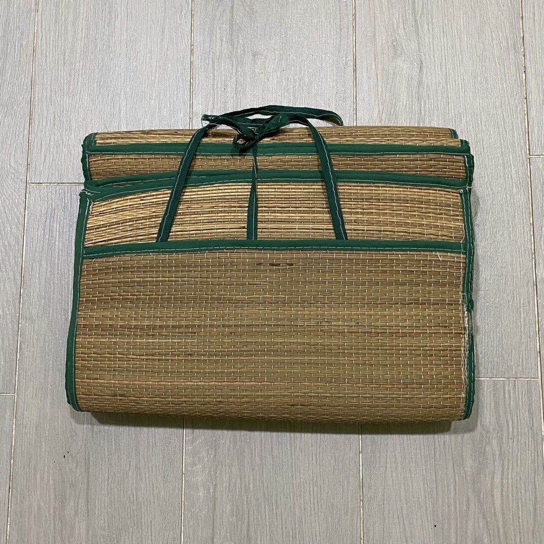 Foldable Woven Mat with Green Trim