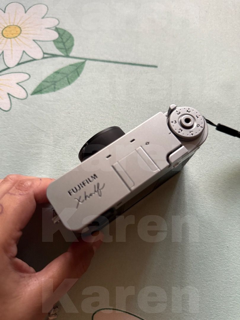 Fujifilm Xhalf (Category: Cameras) located in Bulacan. Submitted by youarenot (Listing ID 1433686924, Image 2). Description: NOT FOR SWAPPING/TRADE Selling my near mint camera (bought as an impulsive buy last October 2025) All in good condition. Comes with the original box, battery, SD Card and other accessories. Negotiable Message for details.