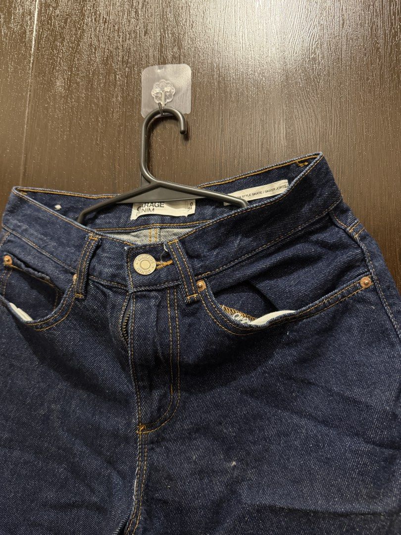 Garage Denim Jorts (Category: Shorts) located in Taguig. Submitted by 77dbae (Listing ID 1435236721, Image 2). Description: Garage Denim Jorts - size 0/24 on tag rfs: decluttering.
