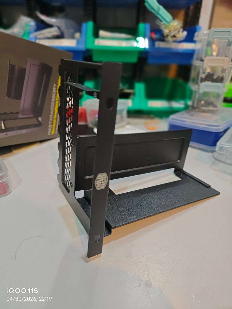 GPU VERTICAL KIT (Category: Other Accessories) located in Gelugor. Submitted by hanwahishere94 (Listing ID 1435301086, Image 3). Description: Brand: Cooler Master Variant: First generation, with PCIe 3.0 Riser cable & vertical bracket. Condition: Original Box, but have signs of wear & tear due to improper storage. Never used it, only opened it once. Bracket and riser is like brand new..