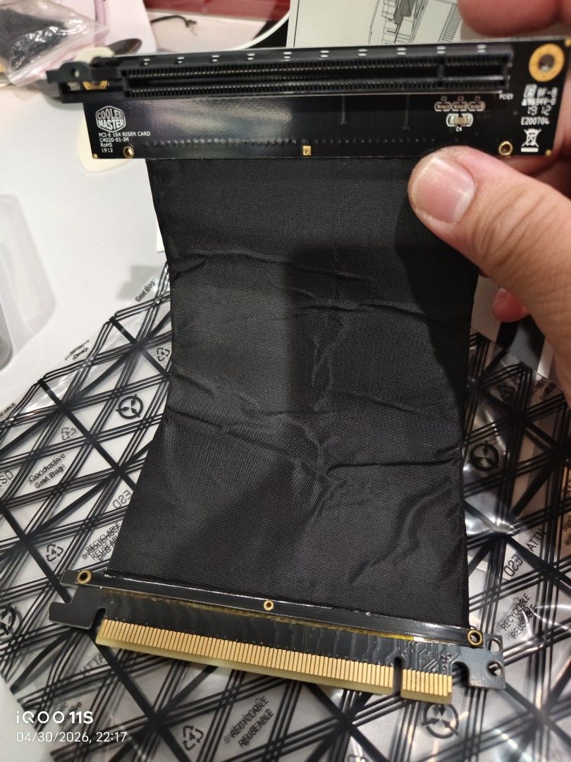 GPU VERTICAL KIT (Category: Other Accessories) located in Gelugor. Submitted by hanwahishere94 (Listing ID 1435301086, Image 2). Description: Brand: Cooler Master Variant: First generation, with PCIe 3.0 Riser cable & vertical bracket. Condition: Original Box, but have signs of wear & tear due to improper storage. Never used it, only opened it once. Bracket and riser is like brand new..