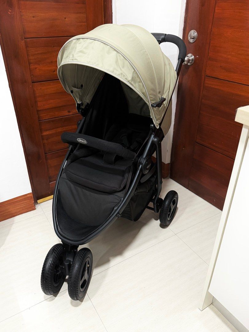 Graco CityTrek Premium Stroller (Category: Strollers) located in Calamba. Submitted by tinywishshop (Listing ID 1435232782, Image 2). Description: ➡️FEATURES & BENEFITS *3-wheel type with small rotation The 3 wheels can be rotated in a small manner. Double front wheels for a stable ride. *Can also store a shopping basket Large basket with a large capacity of 10.9 gal (33.3 L) (*There is plenty of room for all your things you need to go out. In ad