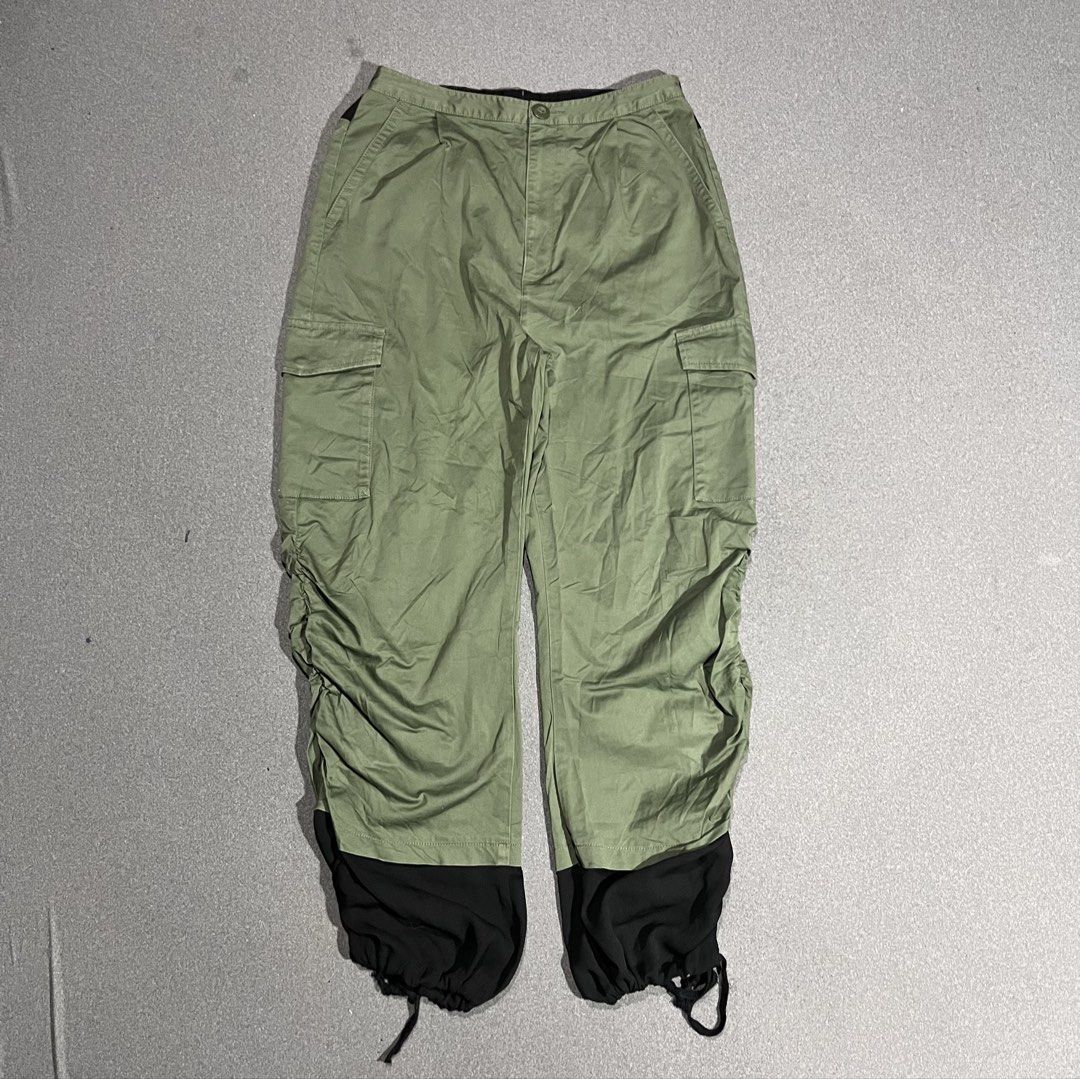 GU x Undercover Japan Cargo Pants (Category: Jeans) located in Bacolod City. Submitted by rndm.wears (Listing ID 1435329368, Image 1). Description: GU x Undercover Cargo Pants Two Side pockets with garterized details on side hem Measurements: 28-30Waist 32.5length 9.5 leg opening.