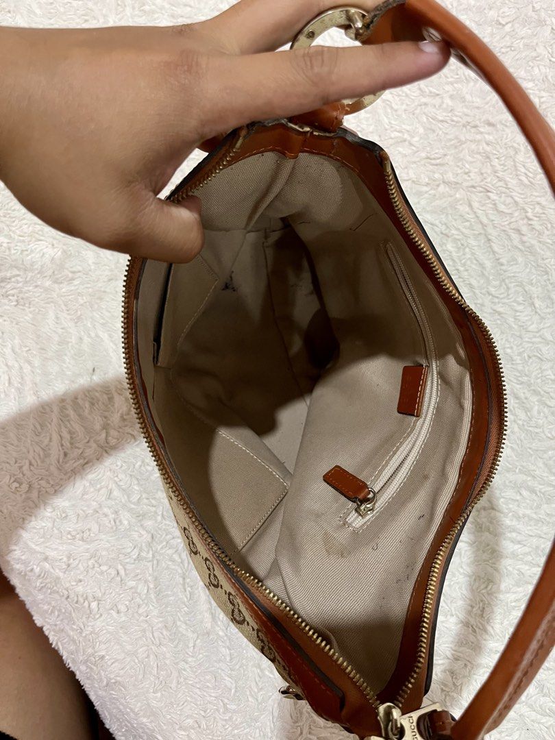 Gucci (Category: Luxury Bags & Wallets) located in Manila. Submitted by navarrojov61988 (Listing ID 1435187777, Image 3). Description: Gucci Bree Hobo bag.
