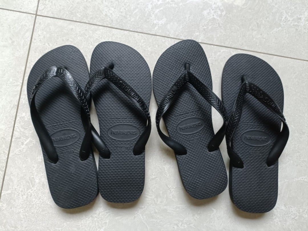 Havaianas Black Flip-Flops - Size 39/40 (US 7/8 W, US 7 M) (Category: Flipflops and Slides) located in Singapore. Submitted by pureearth_f1213a (Listing ID 1435172955, Image 1). Description: - Genuine Havaianas flip-flops - Color: Black - Size: EUR 39/40 - Condition: Good - Perfect for casual wear or the beach - Comfortable and durable - each piece $20, take both please discuss.