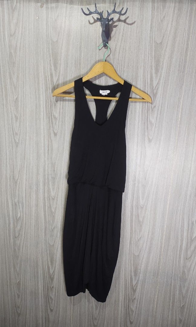 Helmut Lang Black Sleeveless Dress (Category: Dresses) located in Naga. Submitted by secondspinv2 (Listing ID 1435301084, Image 1). Description: Helmut Lang Black Sleeveless Dress ✅Size: M ✅Waist: 26 To 30 ✅Length: 43 ✅Color Rate: 9.5/10 ✅Issue: Minimal Lose Stitch ✅Need Wash ✅Location: Bicol Naga City, Camarines Sur ✅Courier: J&T Express/Flash Express ✅MOP: Gcash only.