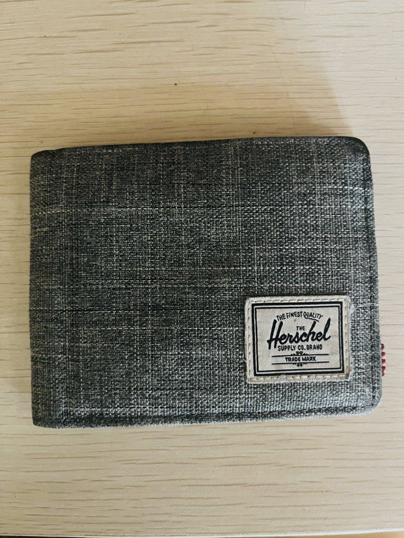 Herschel mens wallet (Category: Wallets & Card Holders) located in Manila. Submitted by thriftstoreph (Listing ID 1435223000, Image 1). Description: Pls see pics.
