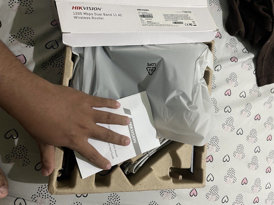 HIKVISION WR13C (Category: Networking) located in Bulacan. Submitted by hakob123456 (Listing ID 1435333876, Image 2). Description: HIKVISION WR13C Branda new - Never tested Completed cords / LAN With 1 week personal warranty. RFS: Decluttering, napanalunan lang ni mama sa raffle. Location: SJDM, Bulacan..