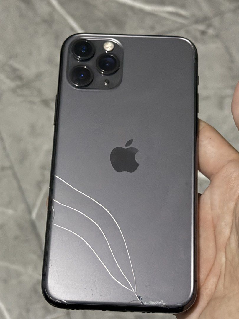 Iphone 11 pro 256gb (Category: iPhone 11 Series) located in Manila. Submitted by kenzomart197705 (Listing ID 1435269410, Image 2). Description: Iphone 11 pro 256GB BATTERY 100% Issue palit lcd and battery but original pinalit basag glass sa likod Test to sawa namn .