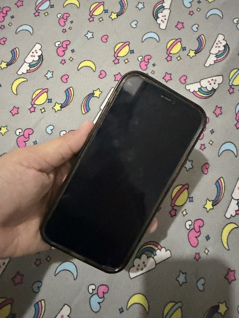 Iphone 12 pro gold (Category: iPhone 12 Series) located in Quezon City. Submitted by itsmekriszzy (Listing ID 1435178319, Image 1). Description: iphone 12 pro 256 gb bought sa US, with original box. Batt 74 % . First owner! .