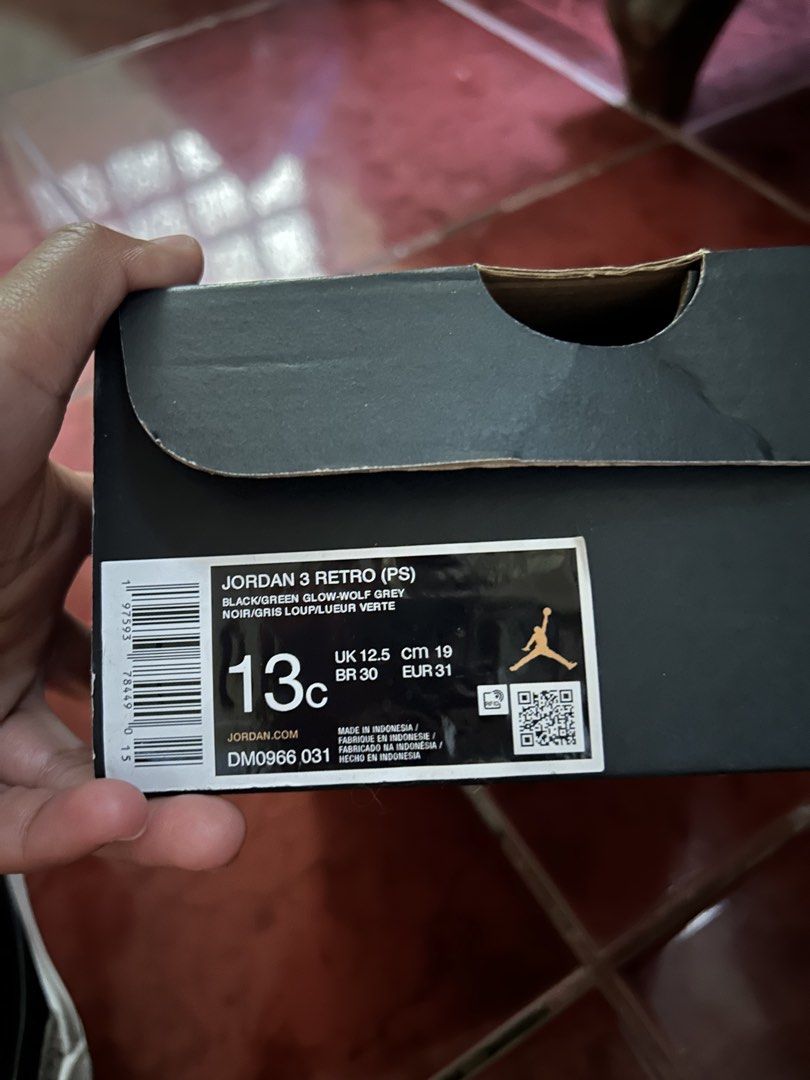 Jordan 3 Retro (PS) Black/Green (Category: Babies & Kids Fashion) located in Manila. Submitted by sofiatanya (Listing ID 1435170583, Image 3). Description: Original Jordan from Singapore. 5x lang nagamit. Good as new pa talaga dahil hindi masyado palalabas. Loc: Tondo Authentic Jordan 3 Retro (PS) sneakers. Features a black, green, and grey colorway. Includes the original box. Size is 13c. The shoes have a classic design with the iconic elephant 