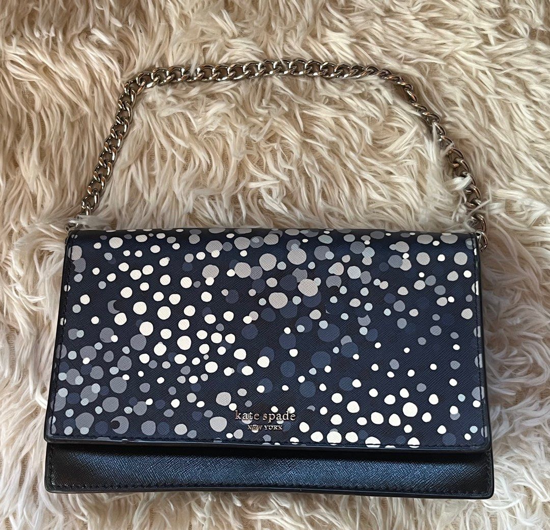 Kate Spade Carson Convertible Crossbody (Category: Luxury Bags & Wallets) located in Davao. Submitted by aevrylscorner (Listing ID 1435177882, Image 2). Description: Authentic Excellent Condition Saffiano leather Silver Hardware Inclusion: Care Card Issue: Small tear (common issue with snap closure bags) Mode of payment: Gcash Shipping Schedule: Weekends only Add sf.