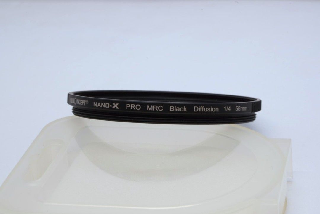 K&F Concept Diffusion filter black pro mist 1/4 58mm (Category: Camera Bags & Carriers) located in Las Pinas. Submitted by mikerc (Listing ID 1435212573, Image 1). Description: K&F Concept Diffusion filter black pro mist 1/4 58mm Very good condition Comes with generic filter case Courier pick up in Katarungan Village, Muntinlupa.