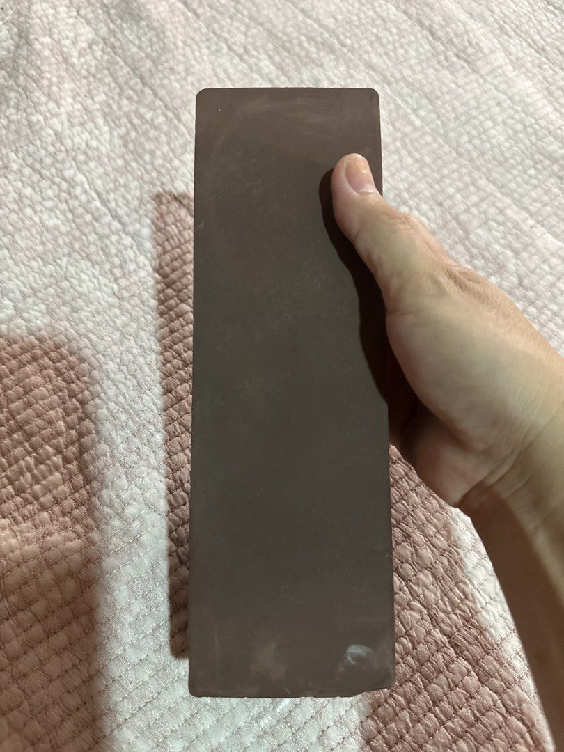King Deluxe Large Whetstone, Value Pack #1000 (Category: Knives & Chopping Boards) located in Davao. Submitted by favoritepreloved (Listing ID 1435215148, Image 1). Description: 💜 for Sharpening Knives 💜 6.5cm x 21cm x 3cm.