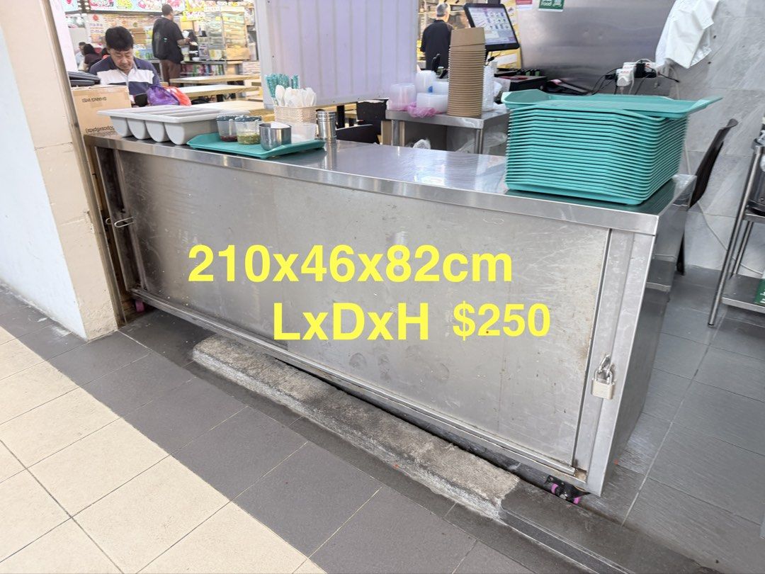 Kitchen items (Category: Other Kitchen Appliances) located in Singapore. Submitted by orankid1972 (Listing ID 1435261020, Image 3). Description: Cheap used kitchen item for sale as individual or a whole set( will give discount). Self collect..