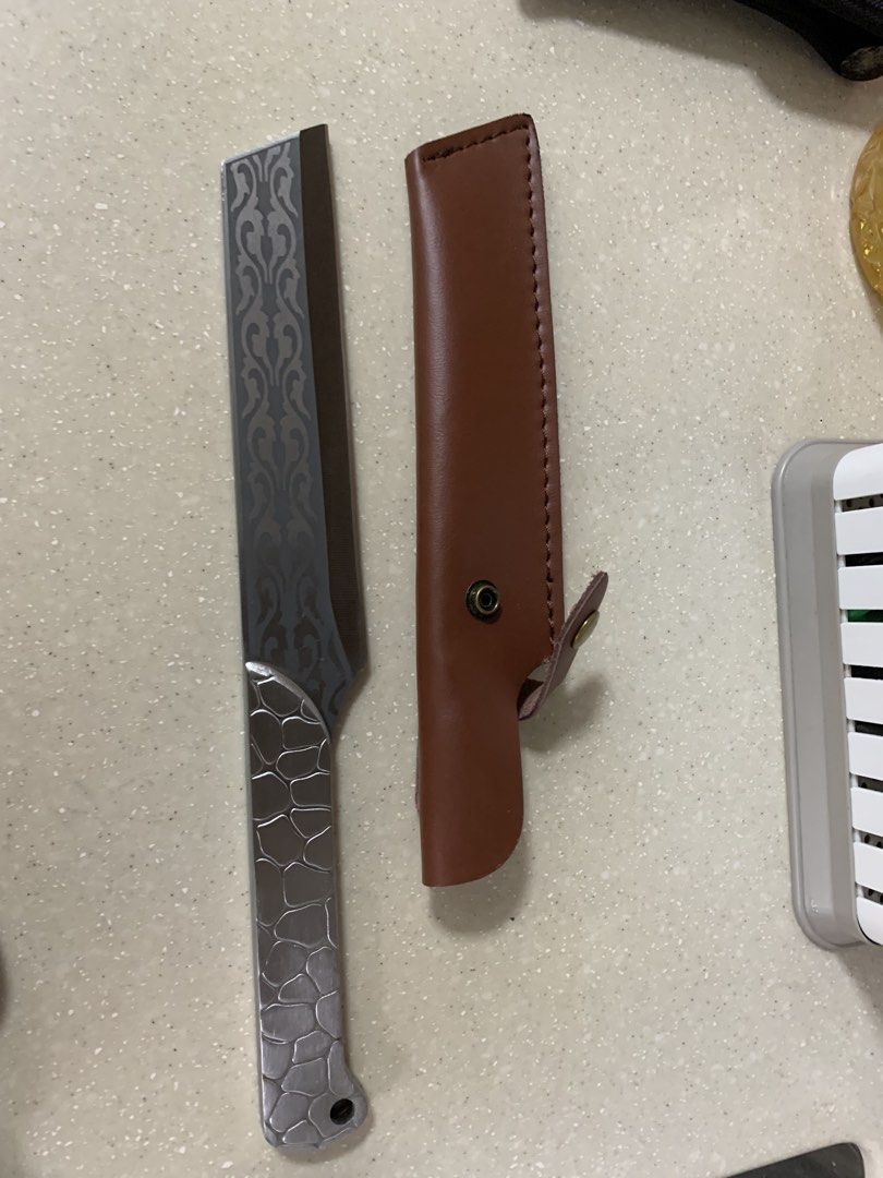 Knife with Leather Sheath441269993205278721