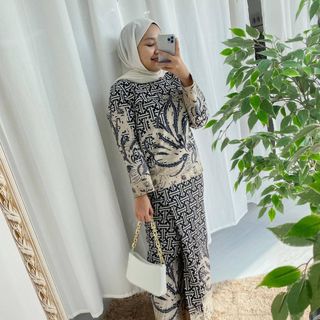 (Category: ) located in . Submitted by laqu.shoppe (Listing ID 1435180409, Image 1). Description: .