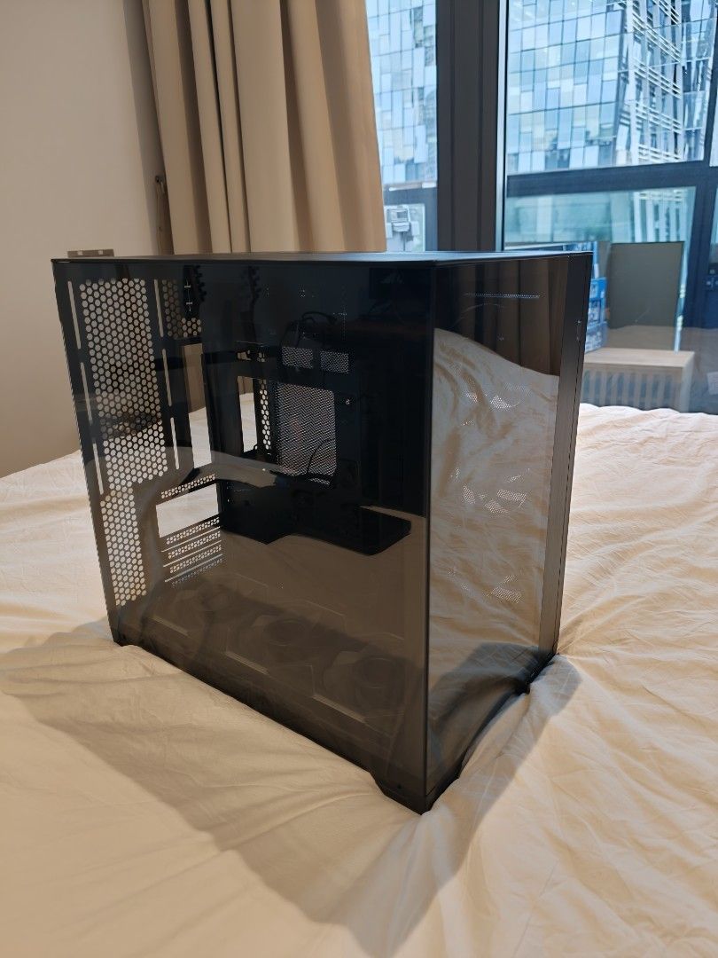 Lian Li O11 Vision Compact440950408337827840