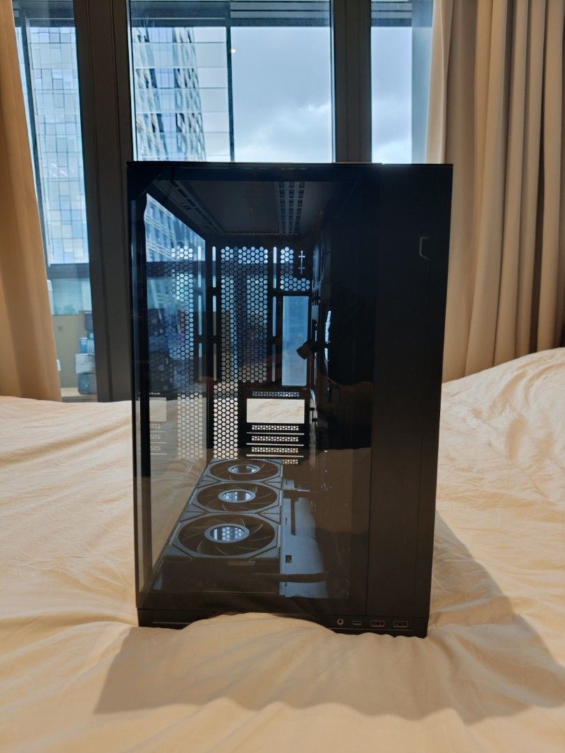 Lian Li O11 Vision Compact440950408337827841