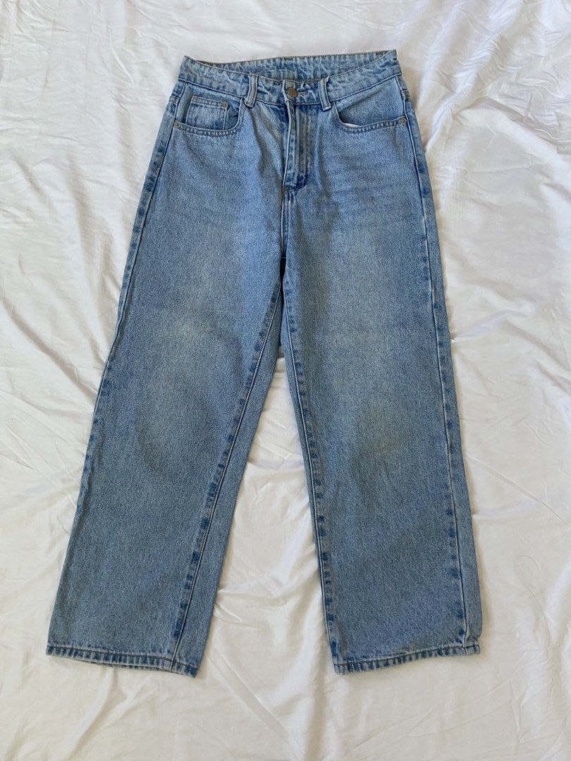 Light Wash Denim Jeans (Category: Jeans) located in Legazpi City. Submitted by clutterbusterph (Listing ID 1435282330, Image 1). Description: measurements: waist: 26 inches hips: 32 inches length: 35.5 inches - Light wash denim jeans - Straight leg fit - Button and zipper closure .