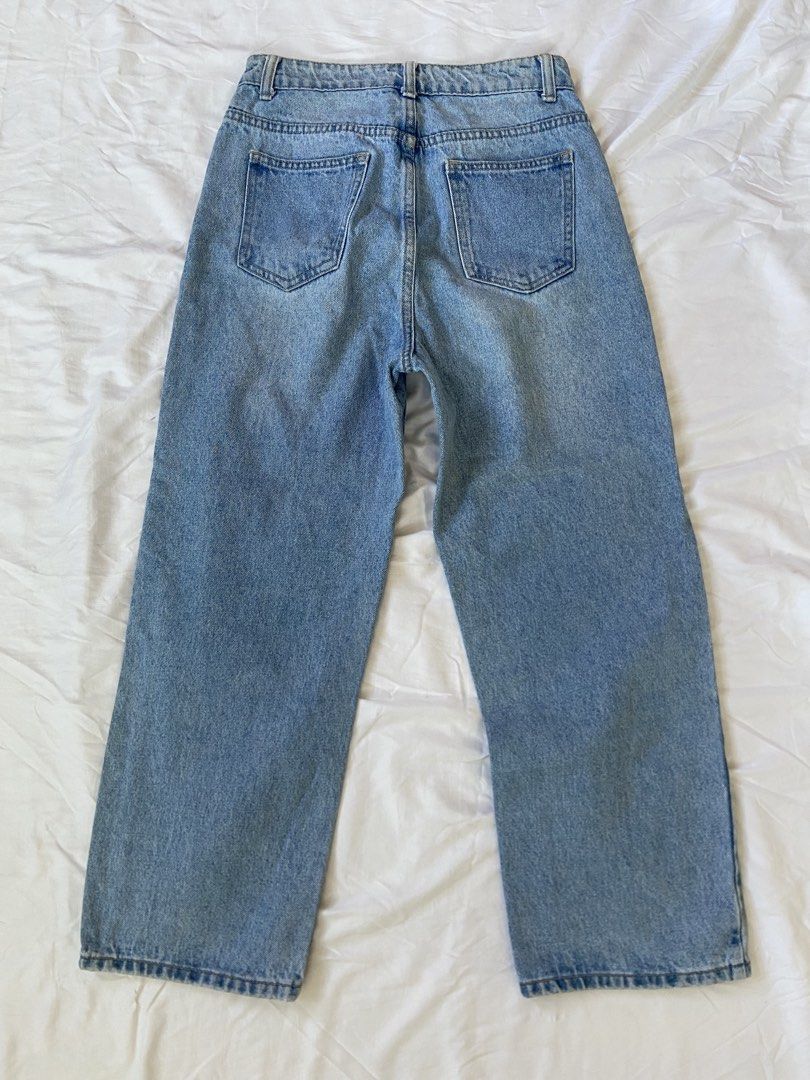 Light Wash Denim Jeans (Category: Jeans) located in Legazpi City. Submitted by clutterbusterph (Listing ID 1435282330, Image 2). Description: measurements: waist: 26 inches hips: 32 inches length: 35.5 inches - Light wash denim jeans - Straight leg fit - Button and zipper closure .