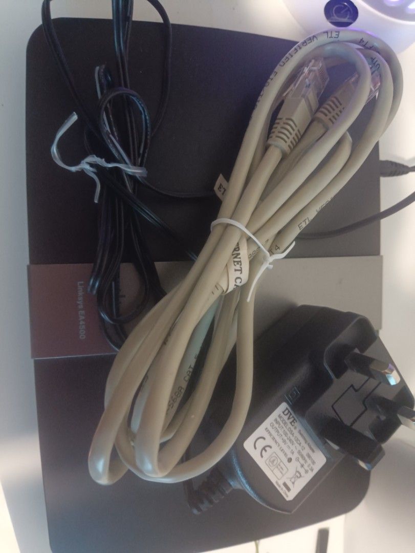 Linksys router EA4500 includes ethernet cable441315848053084161