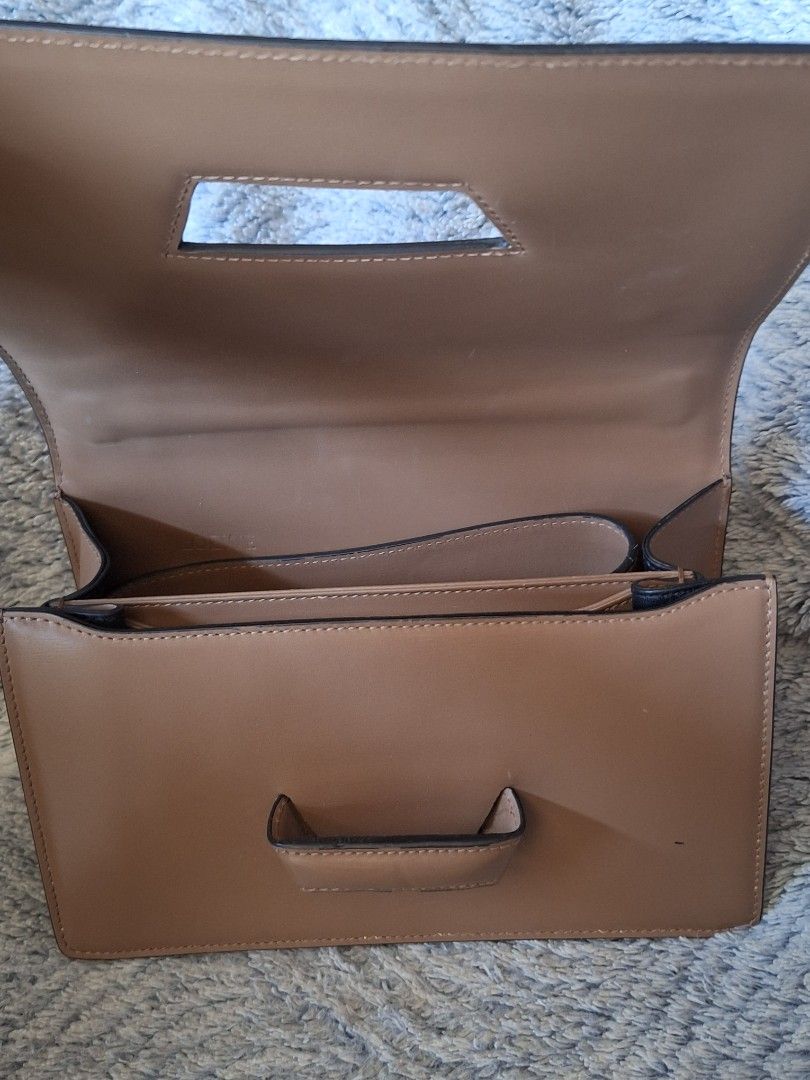 Loewe Barcelona handbag (Category: Luxury Bags & Wallets) located in Puerto Princesa. Submitted by jercksthriftph (Listing ID 1435201399, Image 3). Description: Loewe Barcelona handbag Excellent Condition need cleaning item is thrifted/ukay.