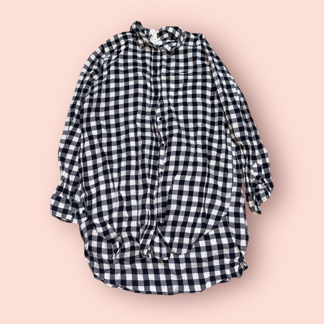 L.O.G.G checkered dress (Category: Dresses) located in Rosario. Submitted by preloveditems2002 (Listing ID 1435235104, Image 1). Description: - L.O.G.G checkered dress - Black and white checkered pattern - Versatile style - Perfect for casual wear.