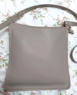 (Category: ) located in . Submitted by clothingchic (Listing ID 1435183684, Image 1). Description: .