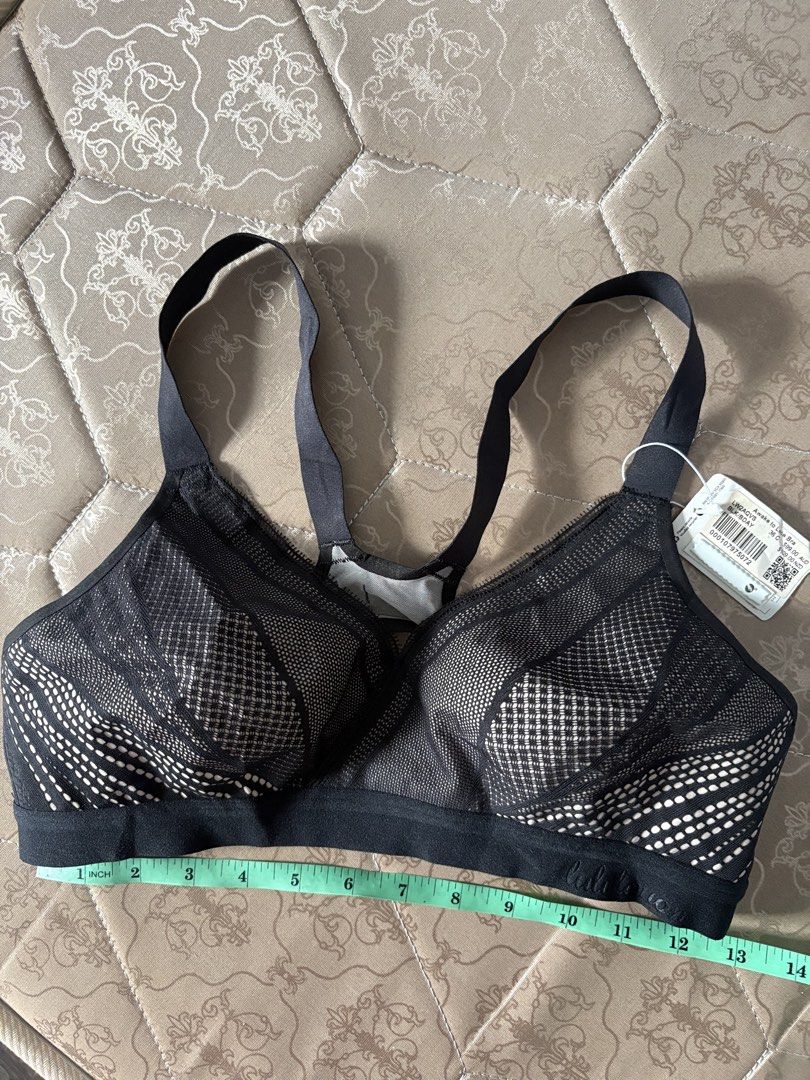 Lululemon Awake to Lace Bra 36C (Category: Activewear) located in Marikina City. Submitted by igmtsisters (Listing ID 1435336696, Image 1). Description: FREE Shipping via JnT within Phil🇵🇭❤️ Lululemon Awake to Lace Bra in the Black / Barely Beige colorway. It features a mesh construction with minimal seams for breathable, airy coverage. Key design elements include: Comfort Features: Adjustable straps and a hook-and-eye closure.Material: Made wi