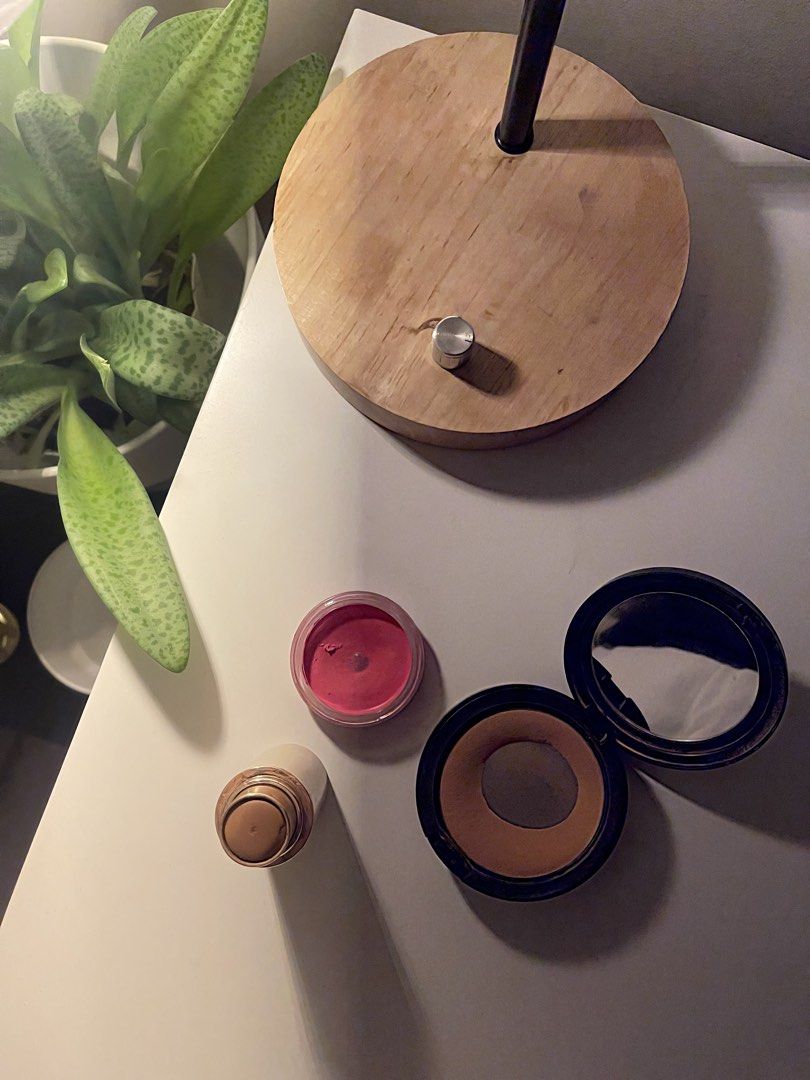 MAC AND STROKES MAKE UP (Category: Makeup) located in Quezon City. Submitted by gymgirlie1717 (Listing ID 1435308568, Image 2). Description: DECLUTTERING… MAKEUP SALE 💄 Selling my used makeup. Please manage expectations — some are well used but still usable. ✔️ MAC Powder (N27) – ₱650 (OG ₱2,500) – heavily used (as seen in photo), but still okay to use ✔️ Strokes Bronzer – Cinnamon – ₱220 (OG ₱398) – slightly used ✔️ Strokes Crush Blush – So Fab