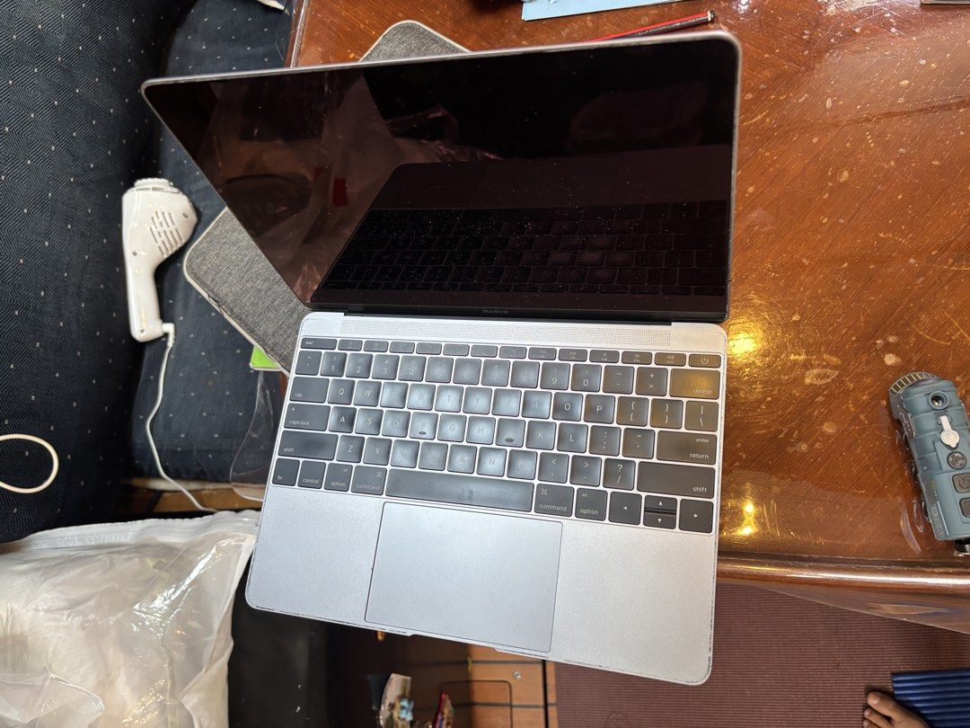MacBook441550064205834241