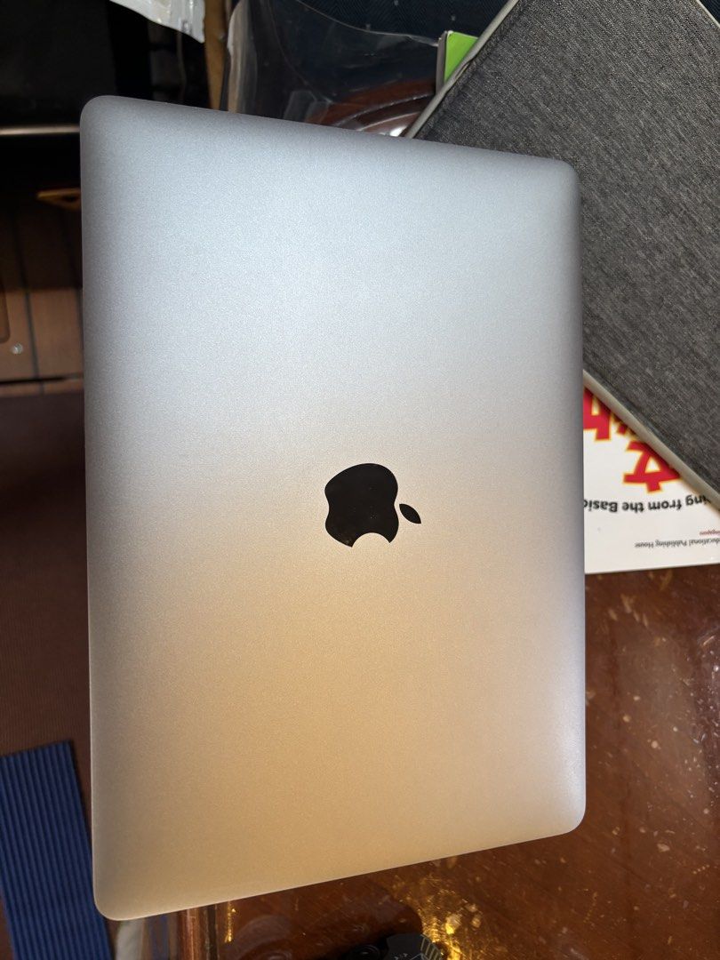 MacBook441550064205834240