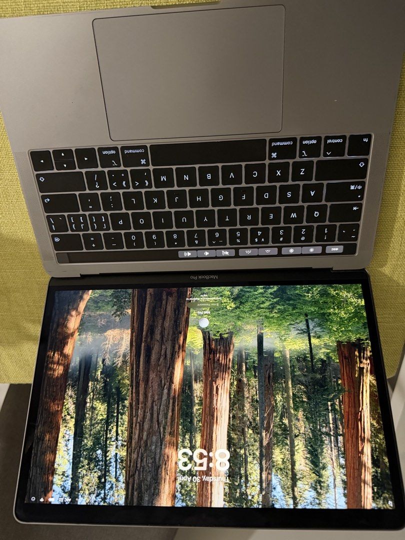MacBook Pro 13441383905091266560