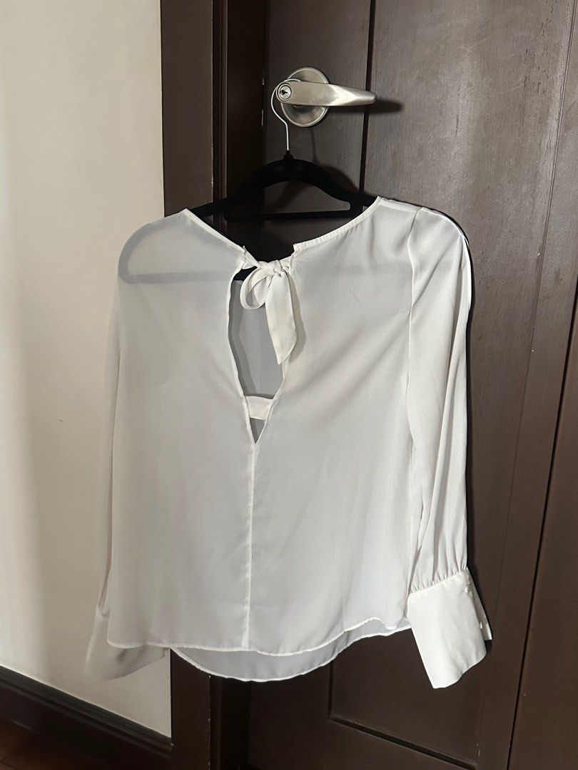 Mango Top (Category: Blouses) located in Quezon City. Submitted by thriftables (Listing ID 1435236647, Image 3). Description: It says XS but fits S/M best.