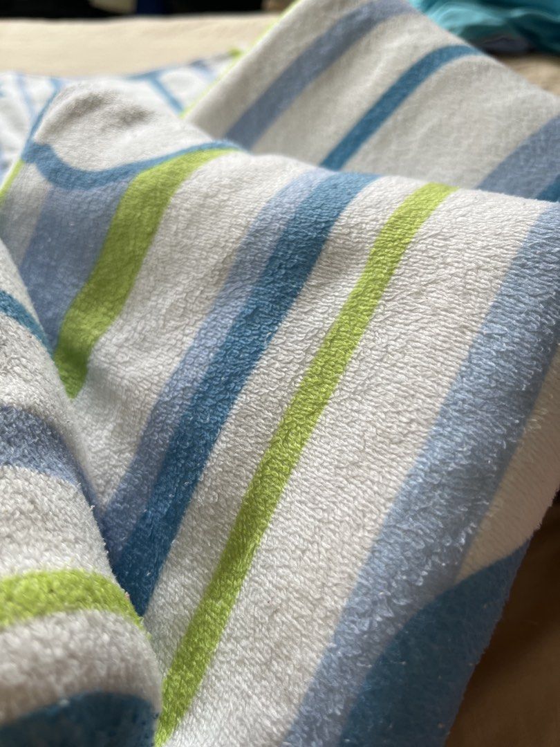 microfiber towel for kids (91x135cm) (Category: Bathtub & Bath Accessories) located in Quezon City. Submitted by selling.thingzzz (Listing ID 1435237674, Image 3). Description: ✨high quality microfiber ✨4 pcs available.