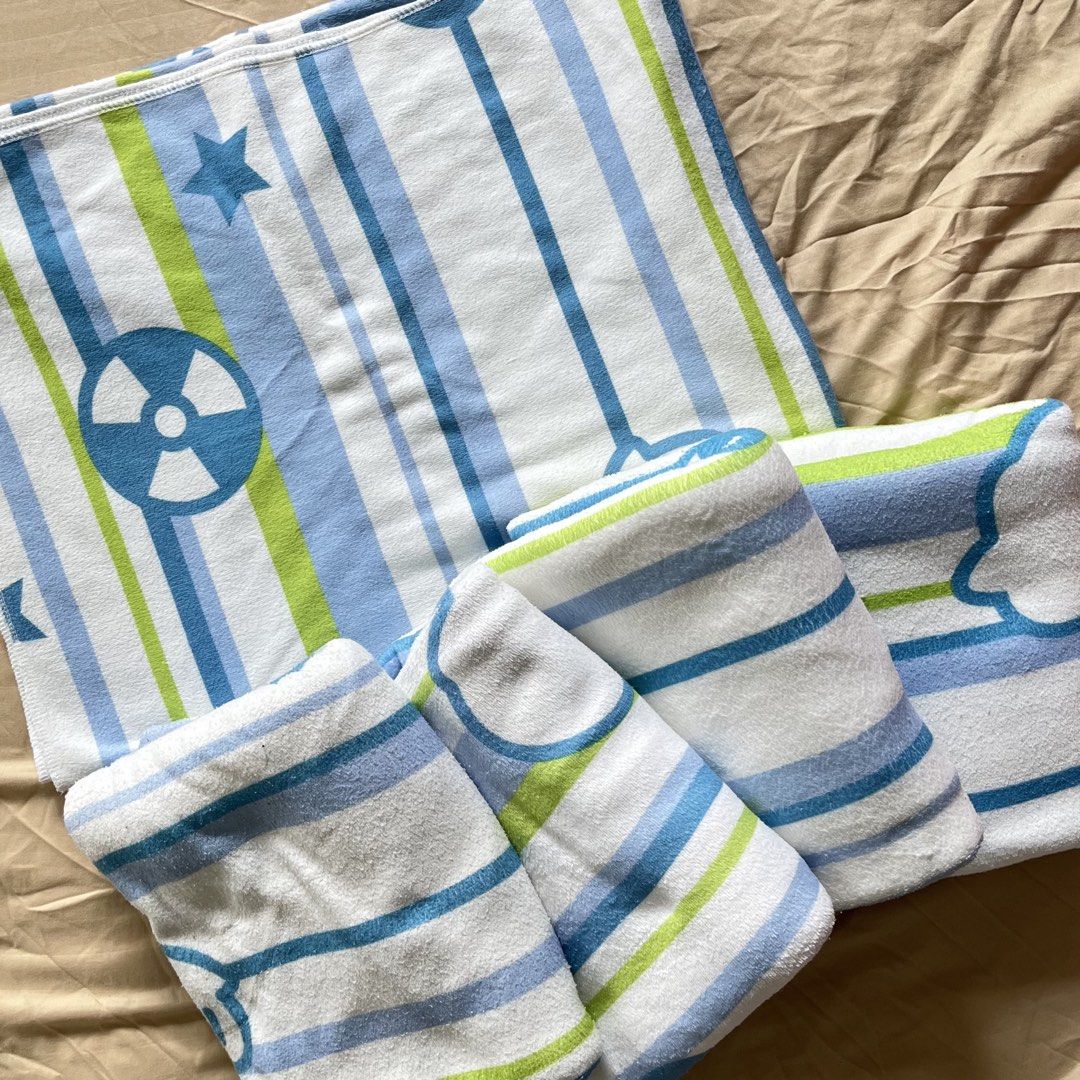 microfiber towel for kids (91x135cm) (Category: Bathtub & Bath Accessories) located in Quezon City. Submitted by selling.thingzzz (Listing ID 1435237674, Image 2). Description: ✨high quality microfiber ✨4 pcs available.