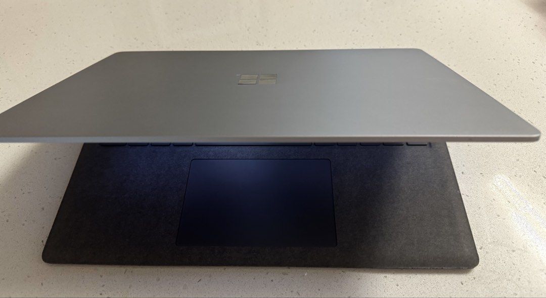 microsoft surface laptop 5 touchscreen computer 12thGen i5 / 13.5”441390080354560002
