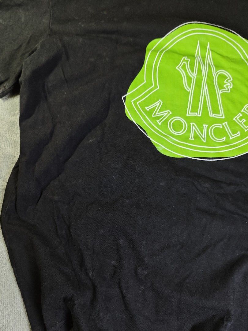 Moncler Big Logo Tee (Category: Tshirts & Polo Shirts ) located in San Pedro. Submitted by chronothrift (Listing ID 1435189941, Image 3). Description: - Size: Medium Fittings (W20 x 27L) - Condition: 9/10 - Color Rate: 9.2/10 - Flaws: White not sure if stains (Check Photo) MOD: J&T Express / Lalamove / Meet MOP: Gcash / Bank Transfer.