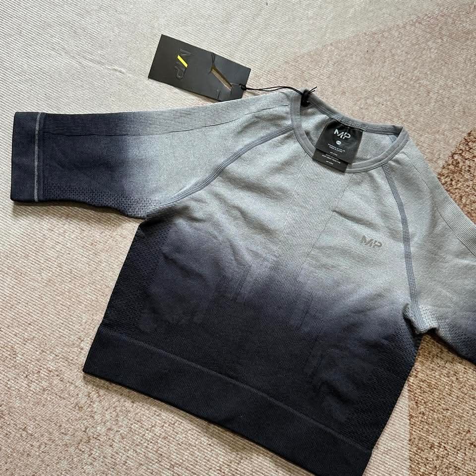 MP Seamless Crop Top (Category: Others Tops) located in Manila. Submitted by justin.jeyeneyshop (Listing ID 1435229021, Image 1). Description: - MP ombre crop top - Short sleeves - Crew neck - MP logo on chest - New with tags - Smooth fabric - Comfortable fit - Ideal for workouts or casual wear.