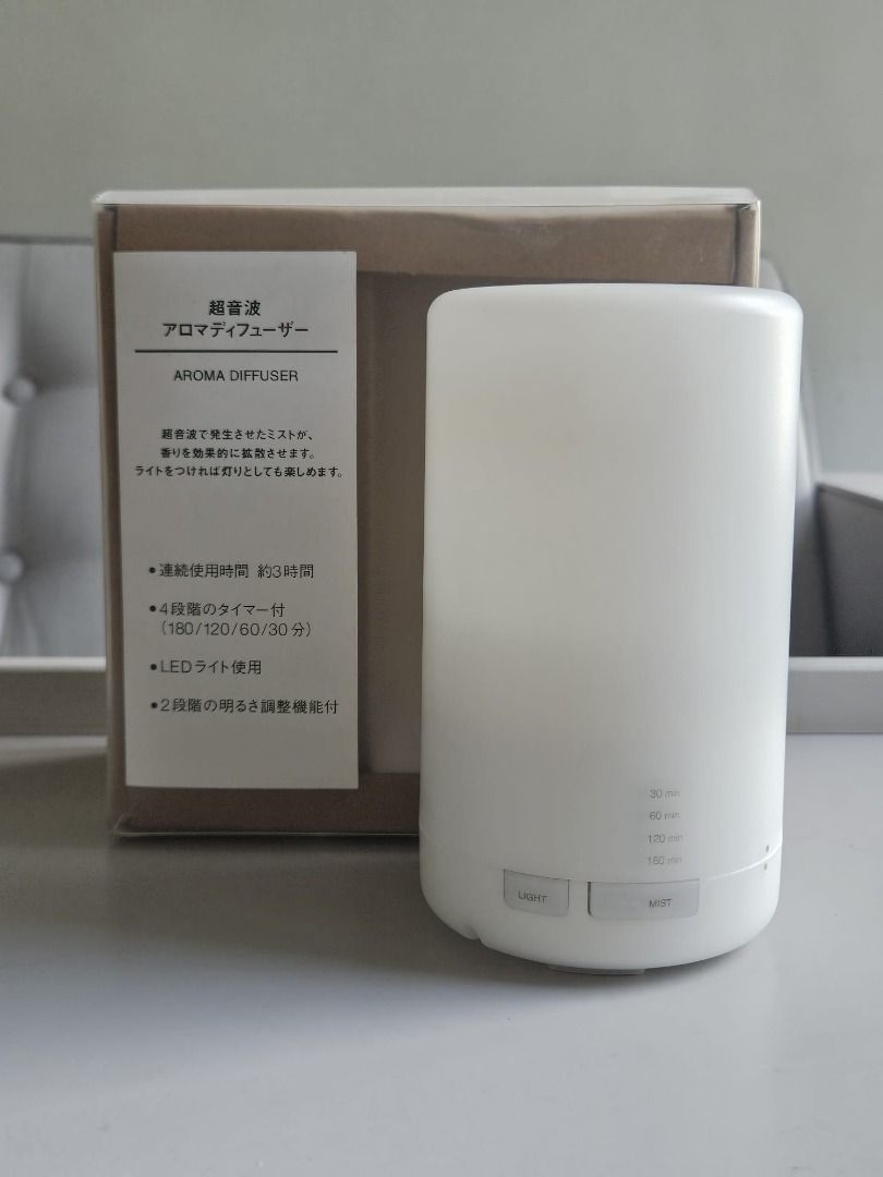 MUJI Aroma Diffuser （分類：家居香薰）位於 Hong Kong。 由 Sumofairy 提交（商品編號 1435229607，圖片 1）。簡介： MUJI Aroma Diffuser. This diffuser uses ultrasonic spray to fragrance the space and provide lighting. It has a continuous use time of approximately 3 hours, with 4 timer settings (180/120/60/30 minutes). It also features an LED light with 2 levels of illumination. 。