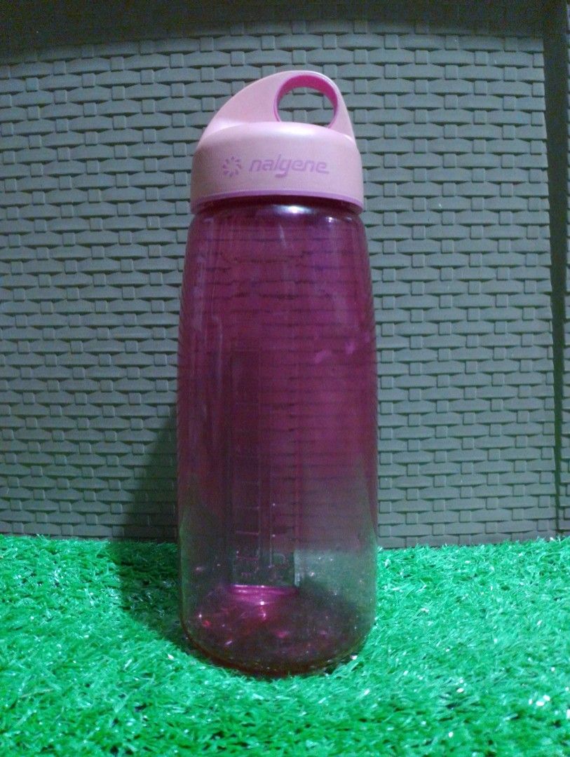 Nalgene 750ml Water Bottle Pink Lid (Category: Water Bottles & Tumblers) located in Maasin. Submitted by throwingreverse (Listing ID 1435286799, Image 1). Description: 💫Authentic Nalgene 750ml water bottle, perfect for everyday use, gym, school, or outdoor adventures. ⚡Brand: Nalgene ⚡Capacity: 750ml ⚡Leak-resistant screw cap with loop handle ⚡MOP: Gcash ⚡Location: Southern Leyte 💫Note: Actual color may slightly vary due to lighting. Please rev