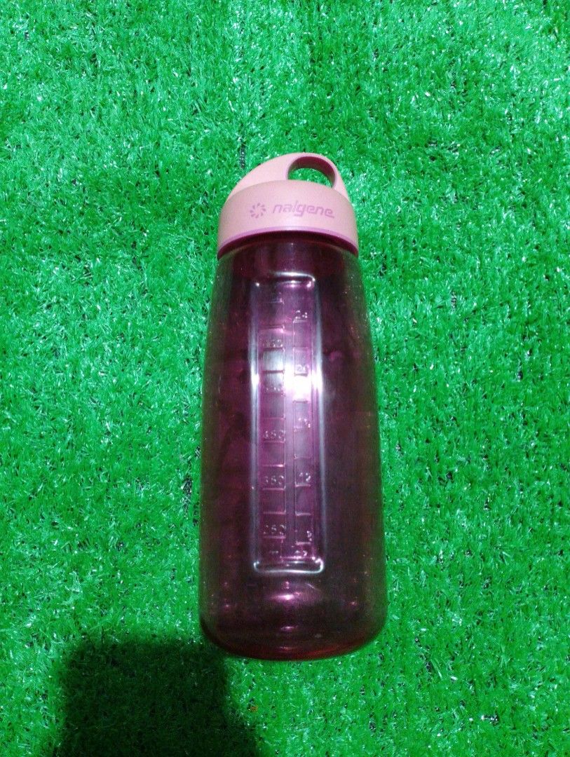 Nalgene 750ml Water Bottle Pink Lid (Category: Water Bottles & Tumblers) located in Maasin. Submitted by throwingreverse (Listing ID 1435286799, Image 3). Description: 💫Authentic Nalgene 750ml water bottle, perfect for everyday use, gym, school, or outdoor adventures. ⚡Brand: Nalgene ⚡Capacity: 750ml ⚡Leak-resistant screw cap with loop handle ⚡MOP: Gcash ⚡Location: Southern Leyte 💫Note: Actual color may slightly vary due to lighting. Please rev